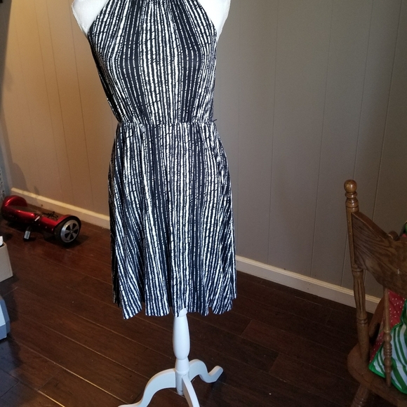 Sleeveless black and white loft dress - Picture 6 of 8